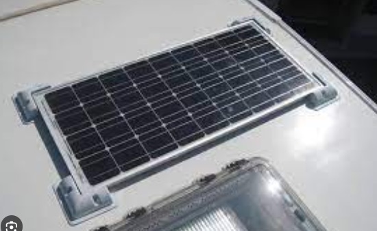 jak instalovat solrání panel na skaravan obytné auto